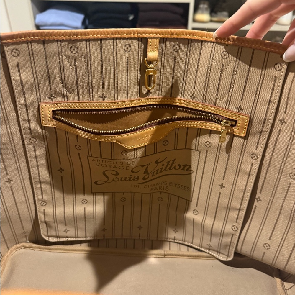 Louis Vuitton Monogram Neverfull GM Tote Bag - Picture 3 of 9